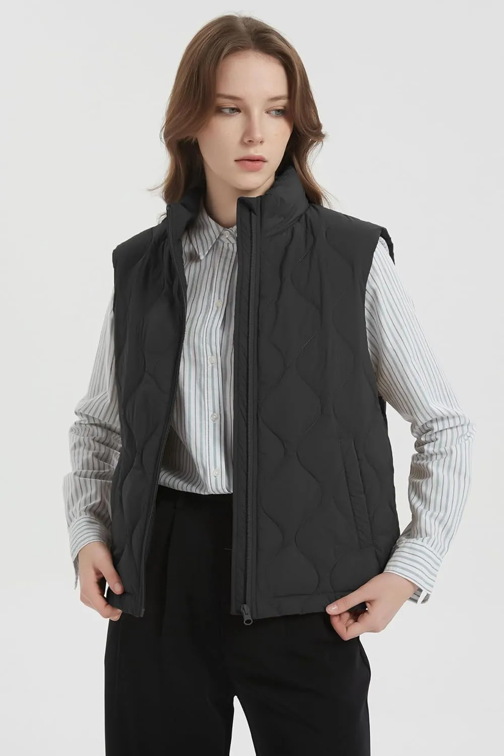 Orolay Women's Cropped Puffer Vest Zip Up Sleeveless Down Jacket Lightweight Stand Collar Quilted Gilet with Pockets