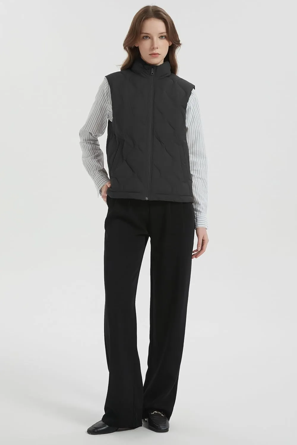 Orolay Women's Cropped Puffer Vest Zip Up Sleeveless Down Jacket Lightweight Stand Collar Quilted Gilet with Pockets