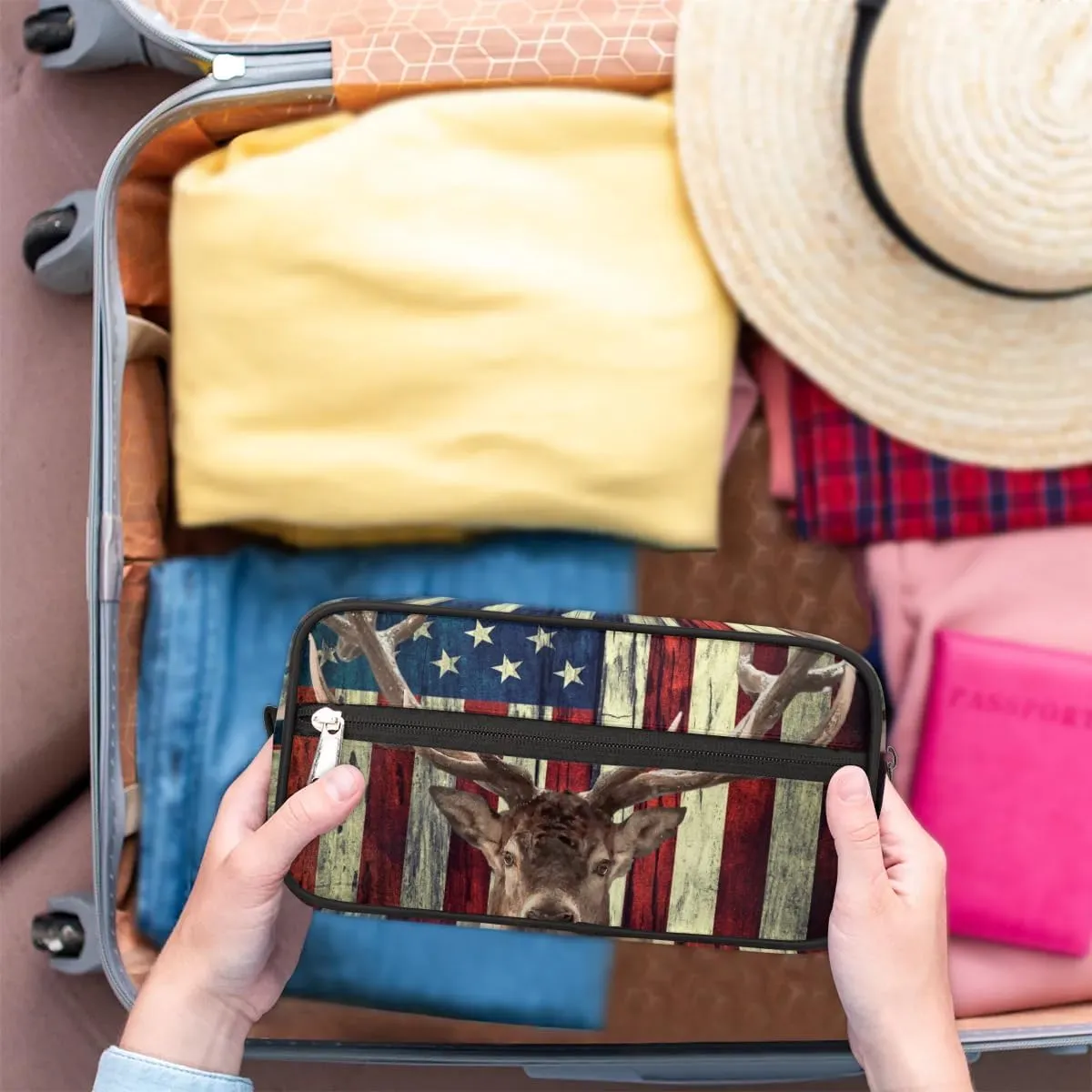 Travel Toiletry Bag for Women Men Deer Stars Stripes Hanging Cosmetic Bag Waterproof Makeup Bag for Shaving Makeup Toothbrush & Travel Essentials