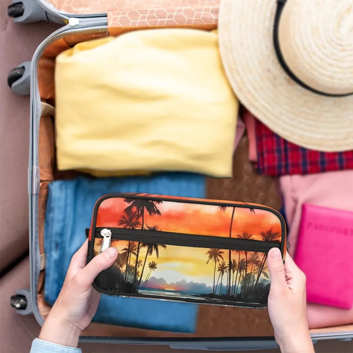 Travel Toiletry Bag for Women Men Palm Tree Hanging Cosmetic Bag Waterproof Makeup Bag for Shaving Makeup Toothbrush & Travel Essentials